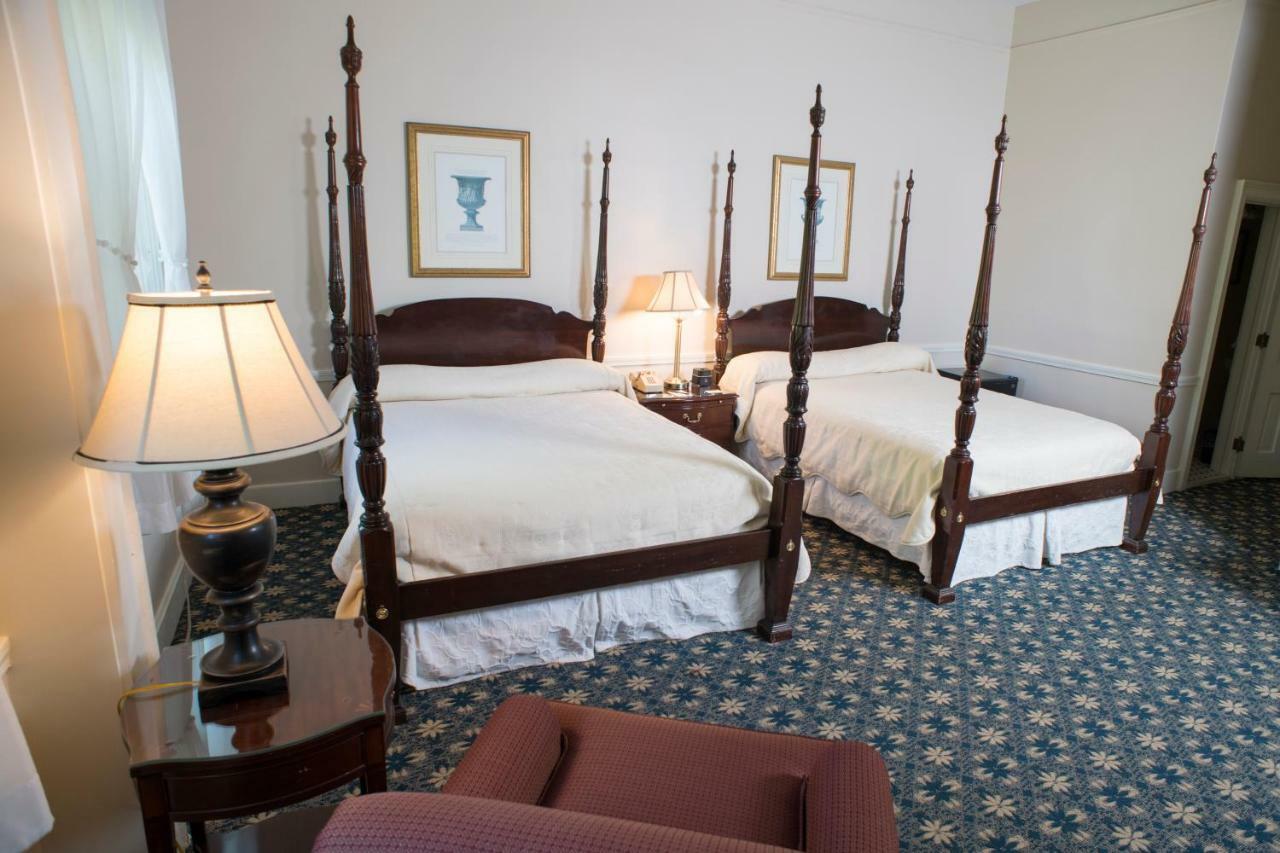 Middlebury Inn Экстерьер фото