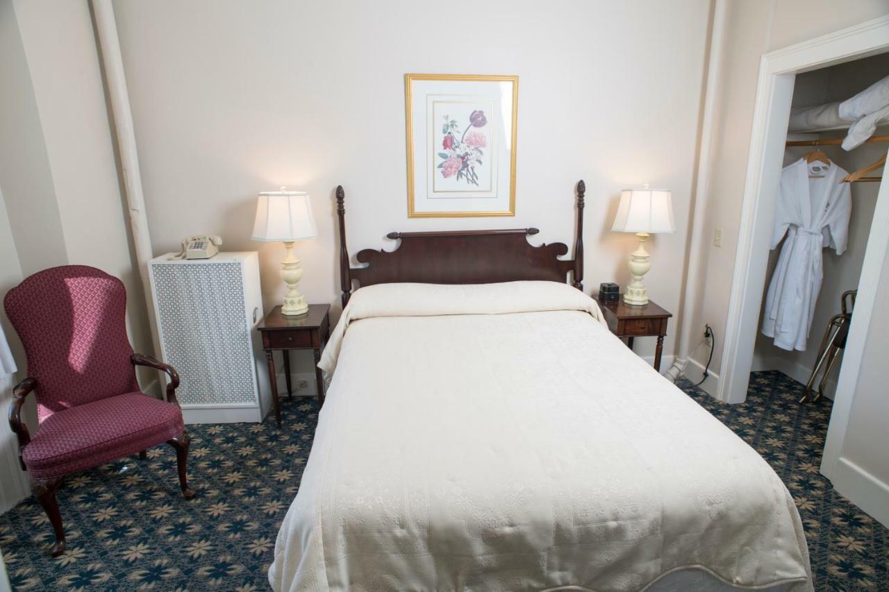 Middlebury Inn Экстерьер фото