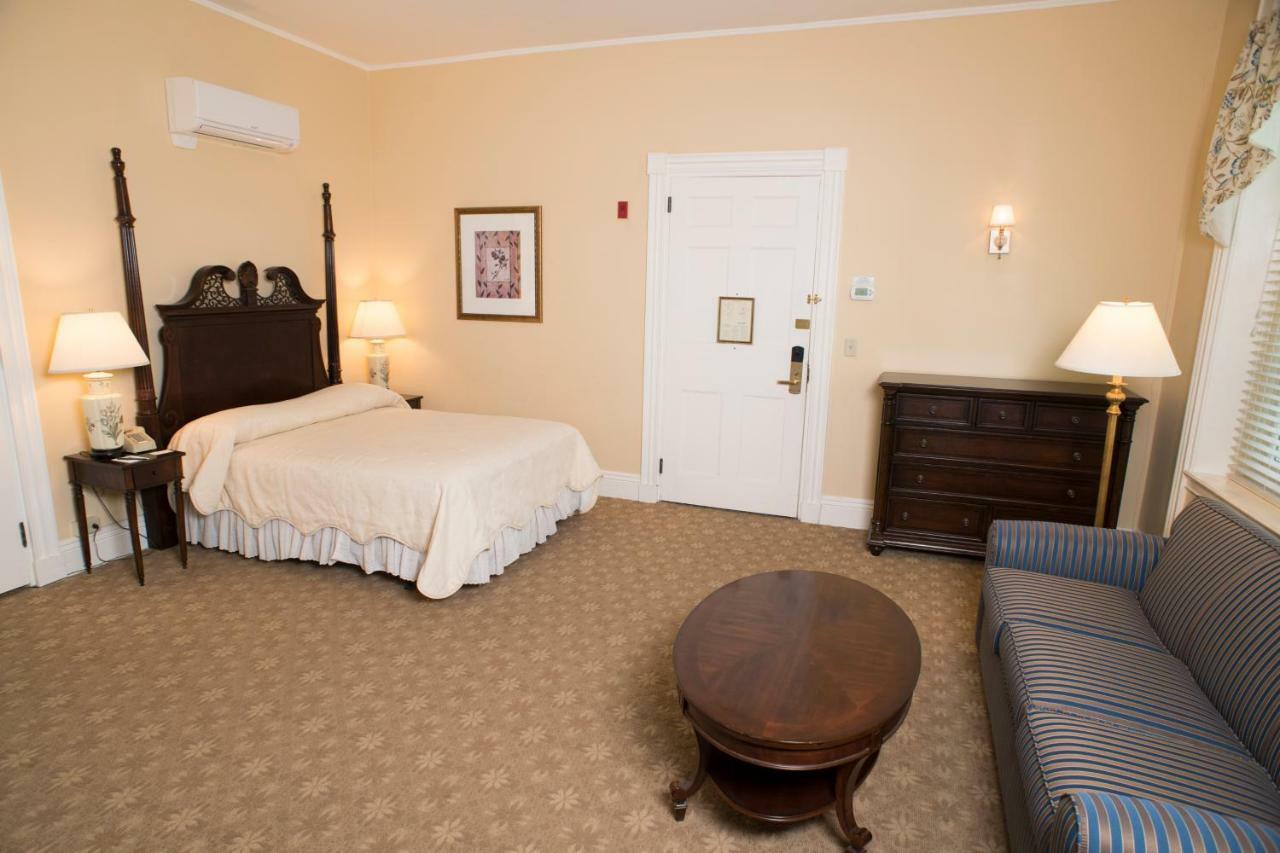 Middlebury Inn Экстерьер фото