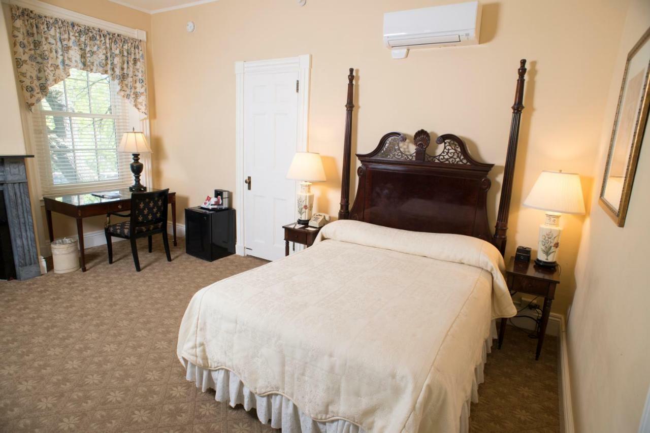 Middlebury Inn Экстерьер фото